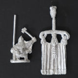 D01 Dwarven Standard Bearer, Standard Games