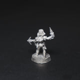 Female Gnome Thief, 11-008, Ral Partha, AD&D