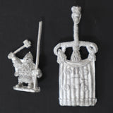 D01 Dwarven Standard Bearer, Standard Games