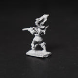 High Elf with Double Handed Axe, ARE7, Aureola Rococo, Heritage Miniatures