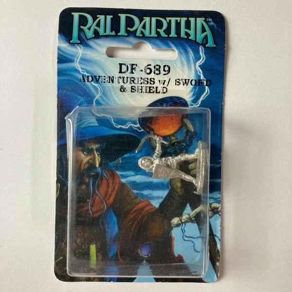 Ral Partha, Adventuress w/Sword & Shield DF-689 Blister